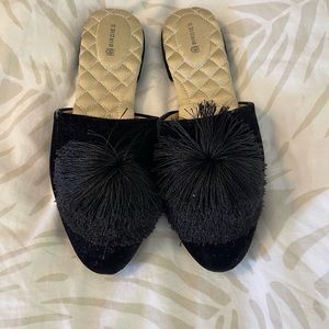 Birdies 8.5 Songbird black velvet Pom Pom mules GUC